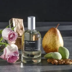 Close Your Eyes, And...Bois de Gaïac Et Poire