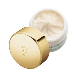 Moisturizing With a Cream