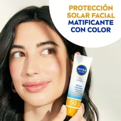 Protección Facial Control de Brillos Color SPF50