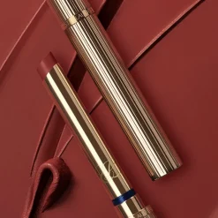 Pure Color Explicit Slik Matte Lipstick